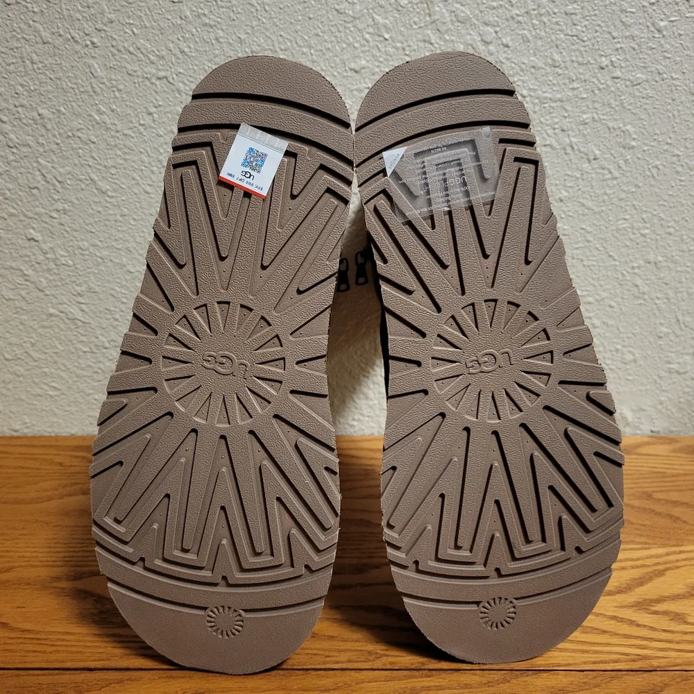 NWOB UGG Tan Classic Dipper Platform Boots Size 11